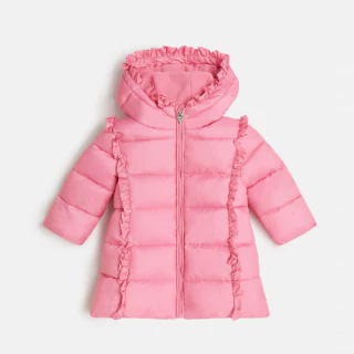 Удължено яке за зимата за бебе момиче в розово Guess