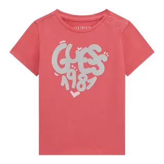 Тениска в цвят корал с къс ръкав за мини момиче със сребрист надпис Guess